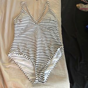 Cupshe Black and white stripe one piece swim suit